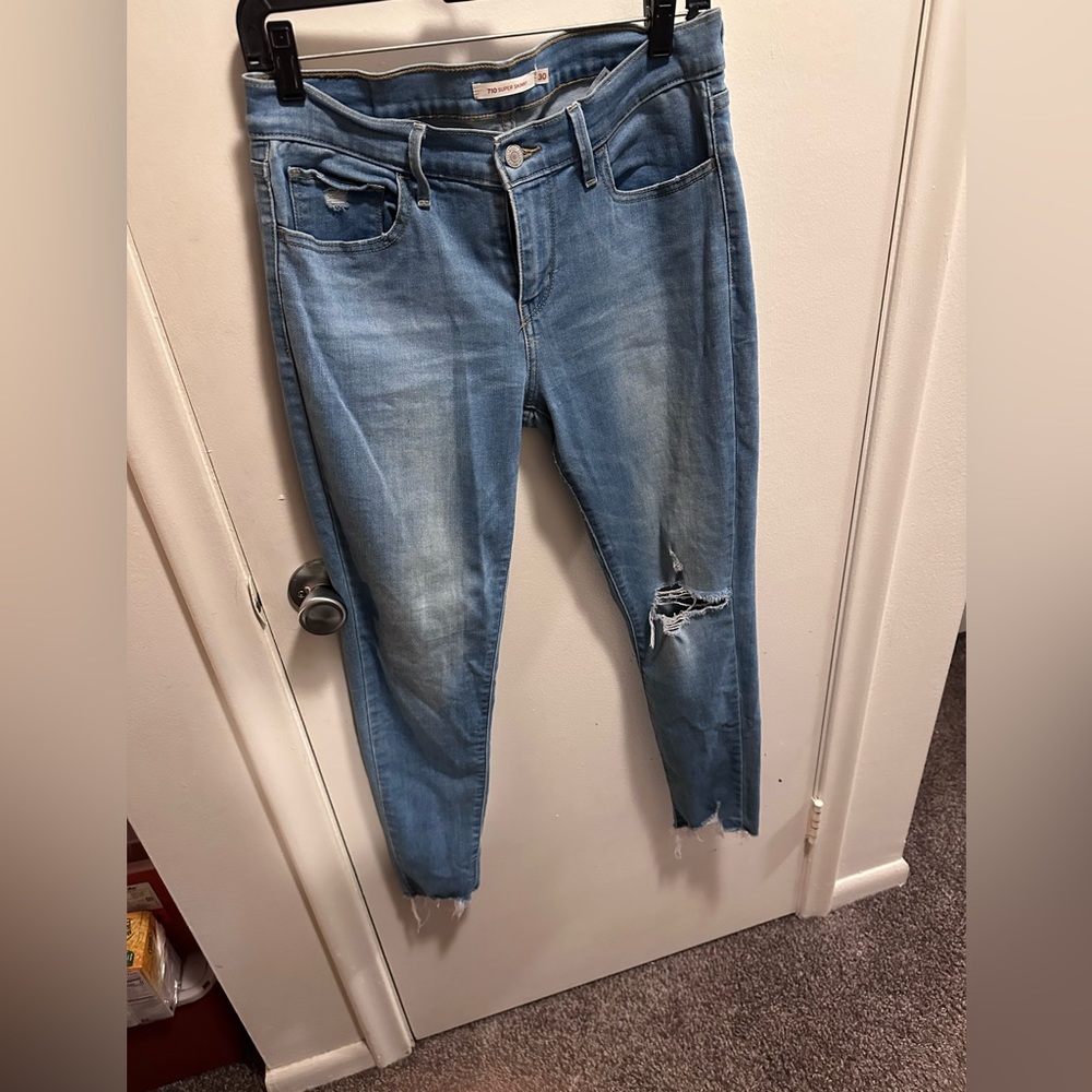 Levi’s 710 skinny jeans with destruction